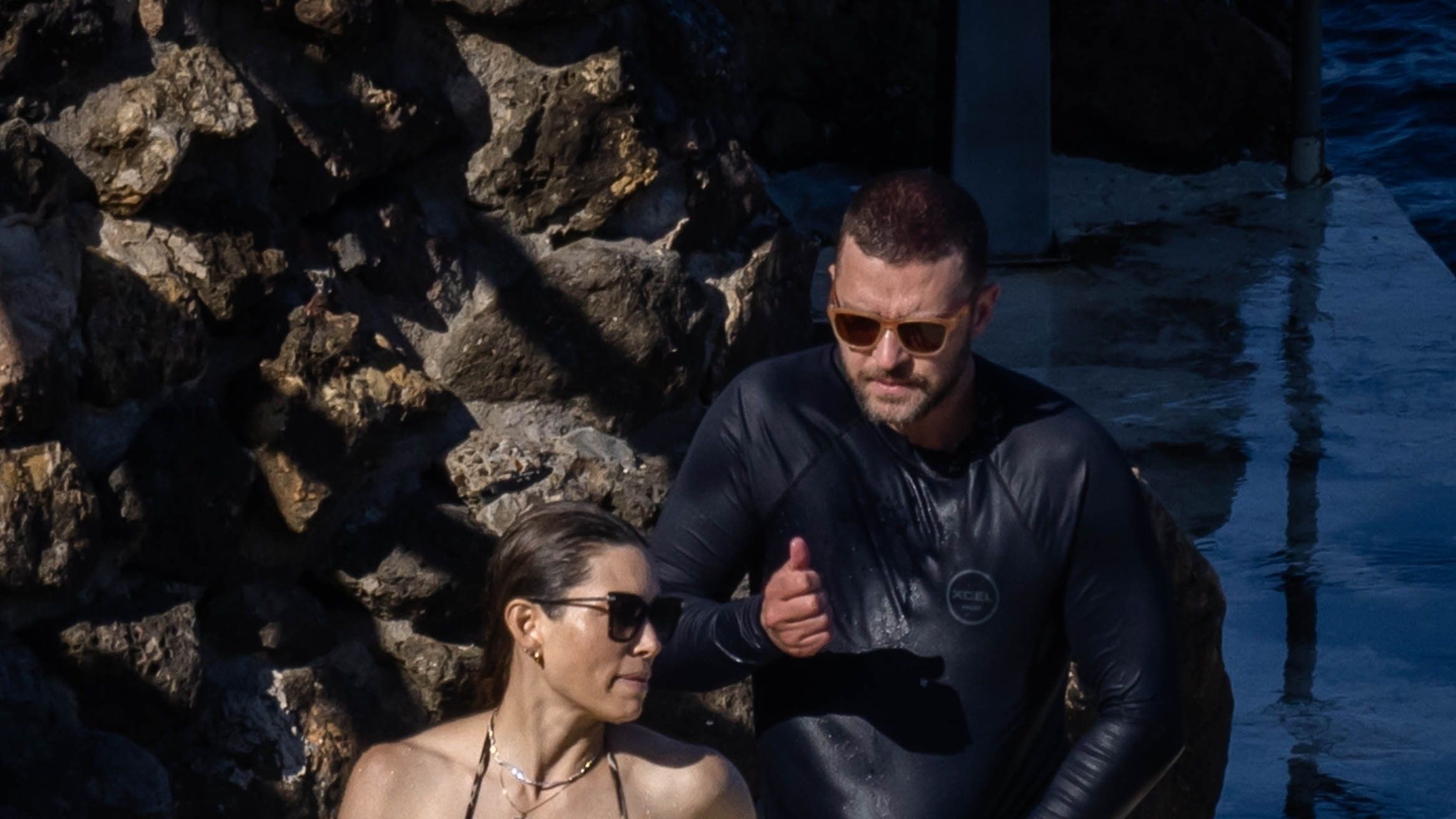 Jessica Biel Rocks Bikini, Kisses Justin Timberlake in Italy