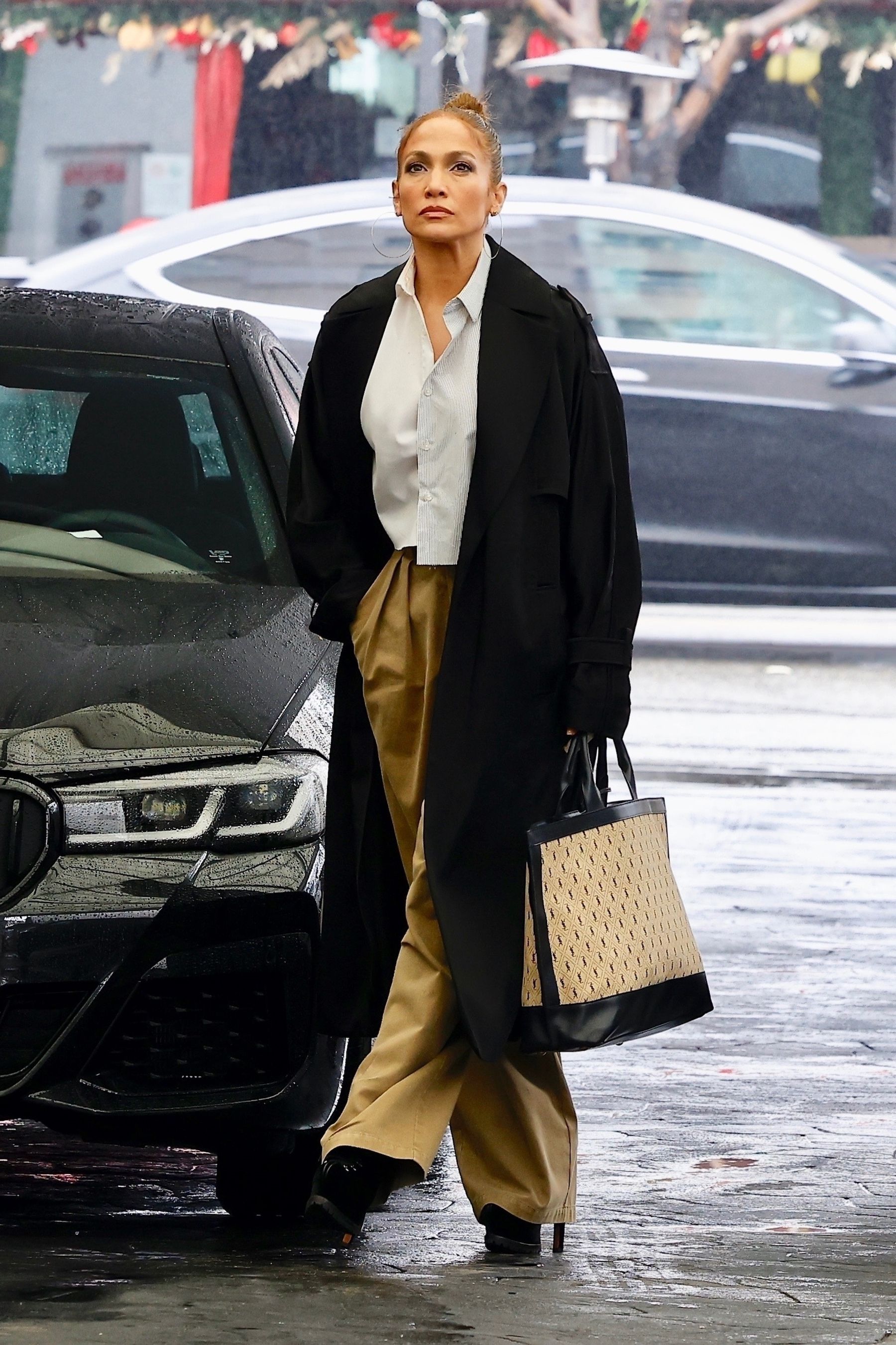 Jennifer lopez outlet trench coat