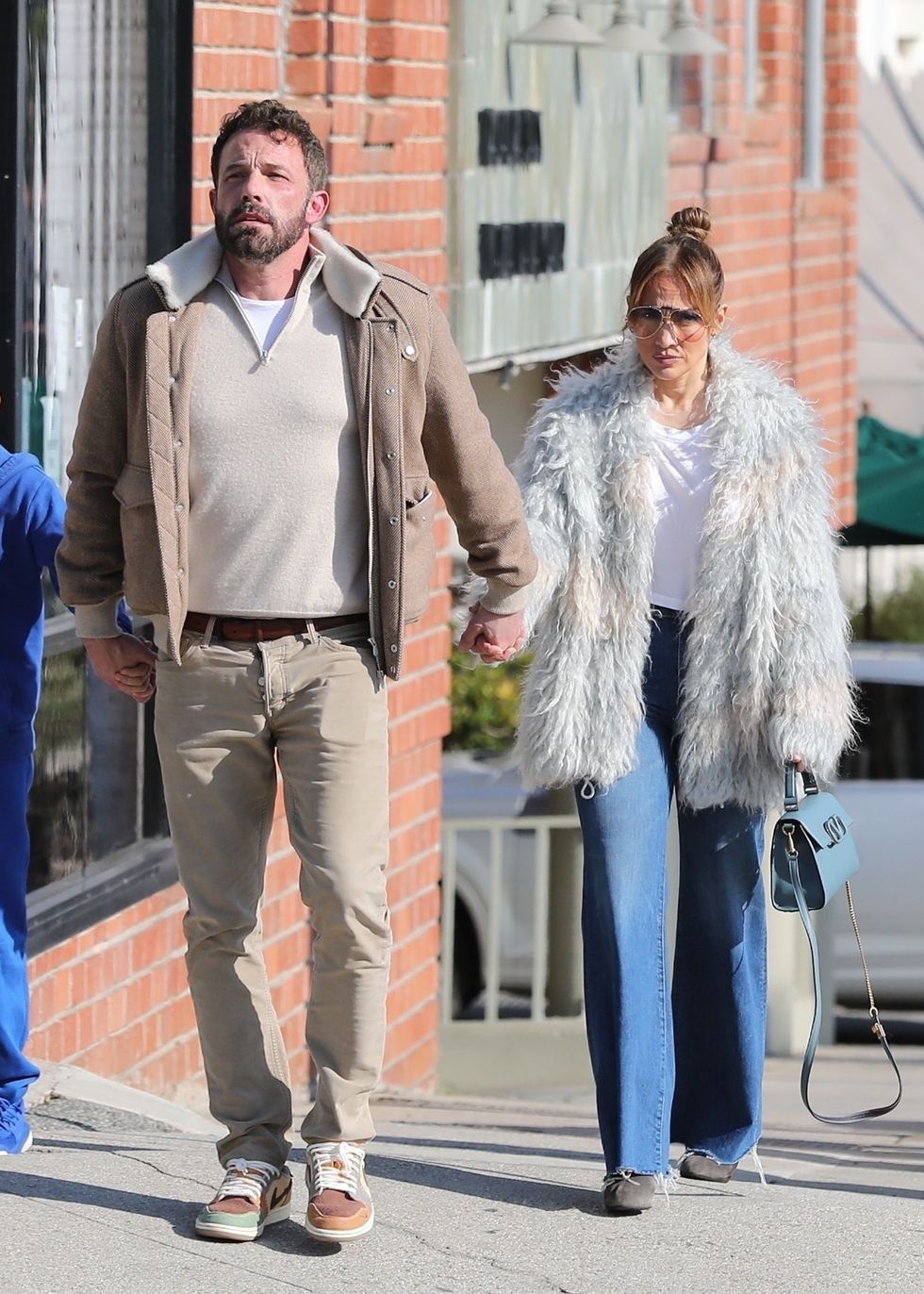 See Jennifer Lopez and Ben Affleck Look Stylish and Cozy During Family  Outing
