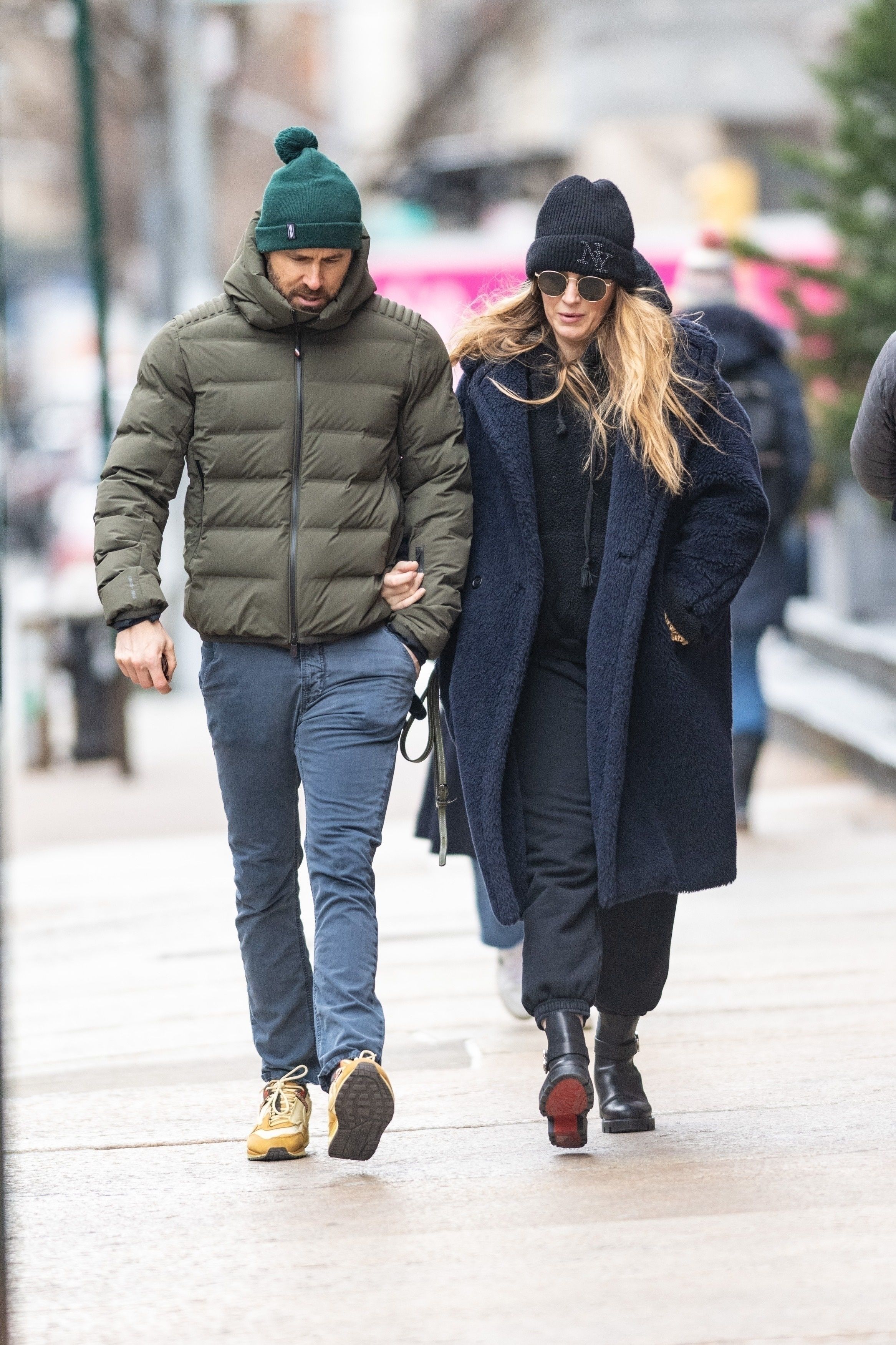 Blake Lively And Ryan Reynolds Layer Up In Cozy Looks During Nyc Outing Flipboard 