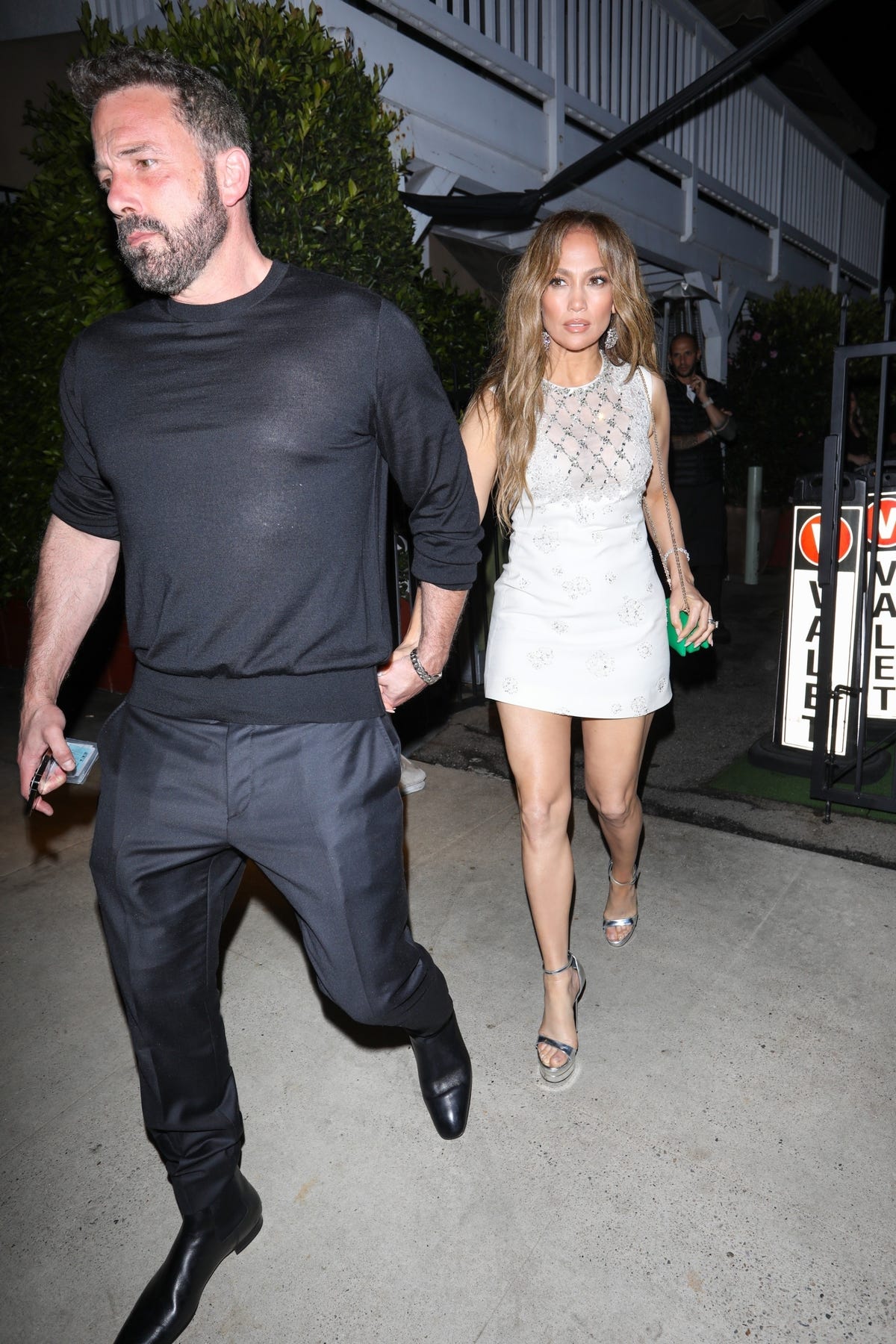 Jennifer Lopez wears the perfect lacy white dress for summer