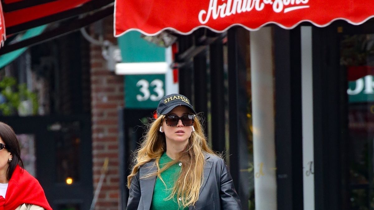 Jennifer Lawrence's New York City Uniform Has a Sporty-Prep Twist