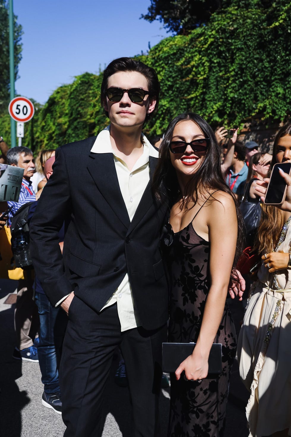 Olivia Rodrigo and Louis Partridge Make Their Red Carpet Debut at ...