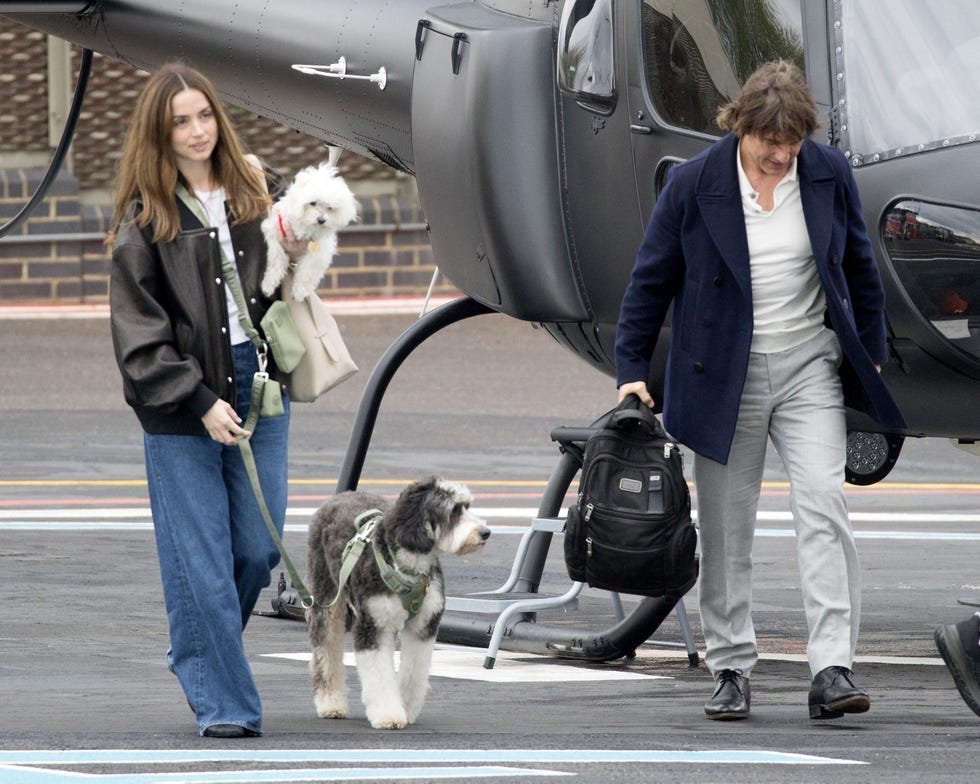 london, united kingdom *premium exclusive* **web embargto until tuesday april 15, 2025 until 4:30 pm, et** tom cruise and ana de armas were seen arriving at london heliport aboard a private helicopter, joined by her dogs and carrying minimal luggage. the pair flew in from farnborough airport, where cruise’s hondajet had landed earlier in the afternoon following a trip from madrid. **shot on 04/13/25** pictured: tom cruise, ana de armas backgrid usa 15 april 2025 usa: +1 310 798 9111 / usasales@backgrid.com uk: +44 208 344 2007 / uksales@backgrid.com *uk clients pictures containing children please pixelate face prior to publication*
