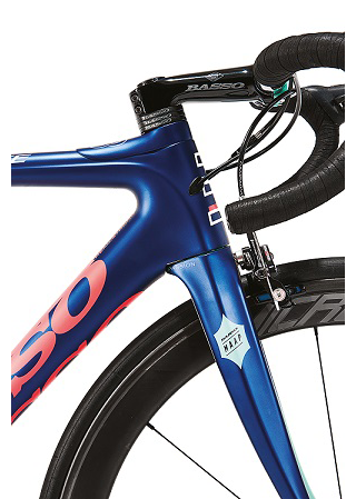 Bicycle wheel, Bicycle part, Bicycle frame, Bicycle, Blue, Vehicle, Bicycle handlebar, Spoke, Bicycle accessory, Bicycle tire, 