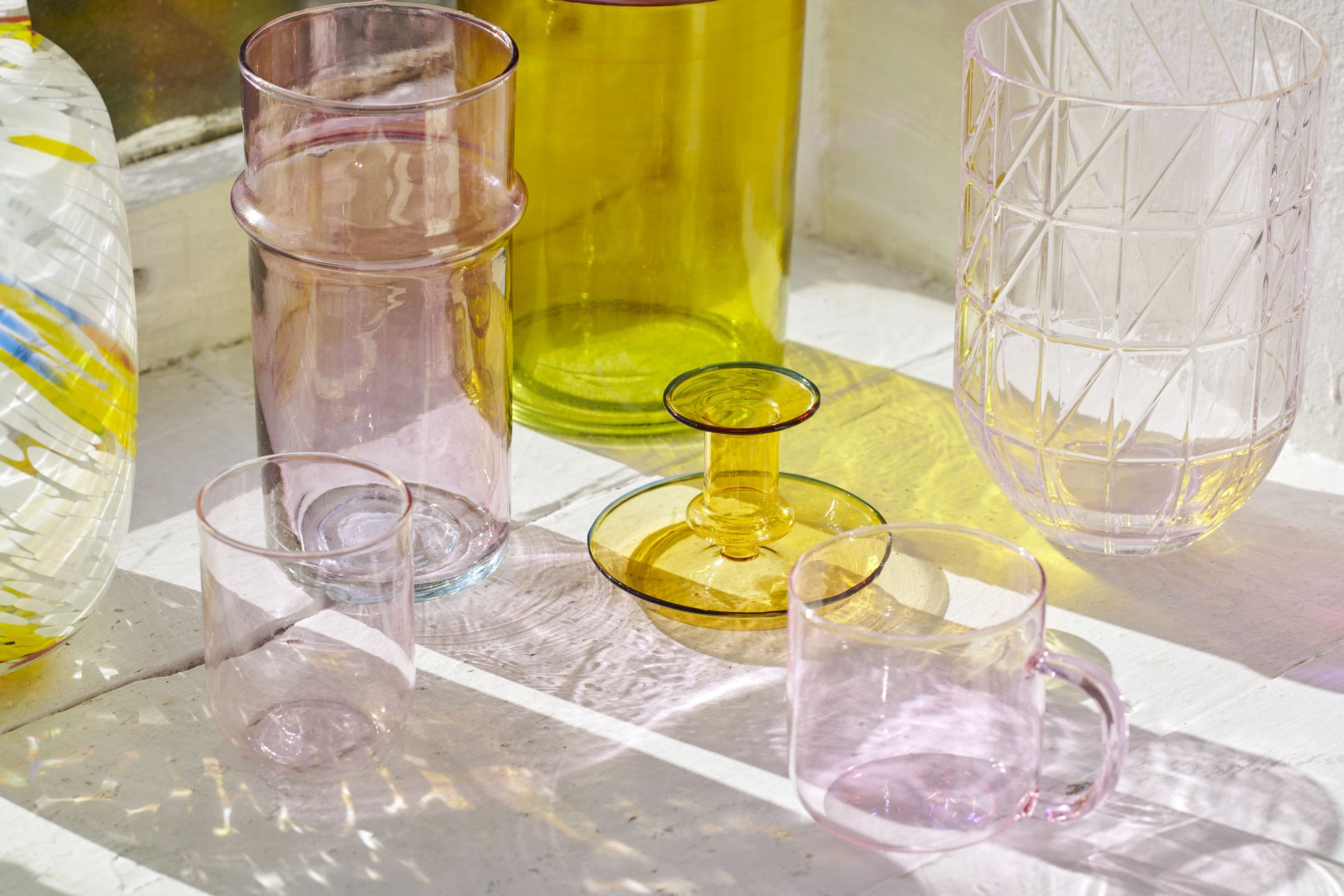 Guida alla scelta dei bicchieri colorati adatti a ogni mise-en-place