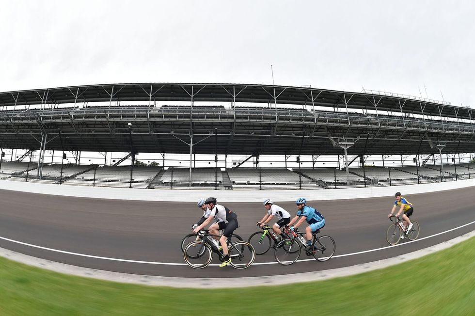 Cycle sport, Bicycle, Bicycle racing, Race track, Cycling, Track cycling, Sport venue, Keirin, Racing, Vehicle, 