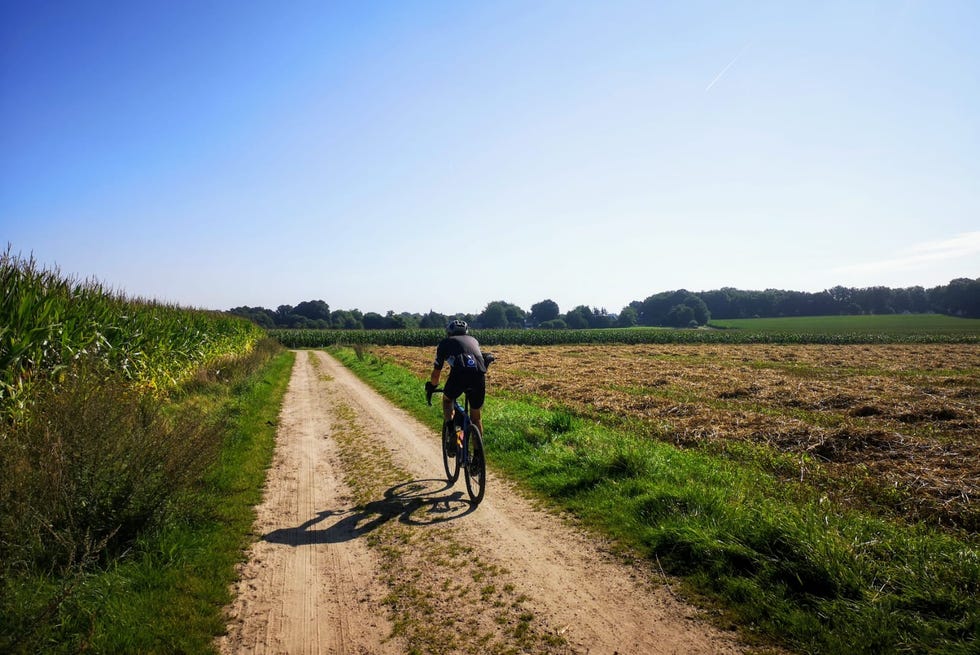 gravel chique arrangement bicycling ql hotels