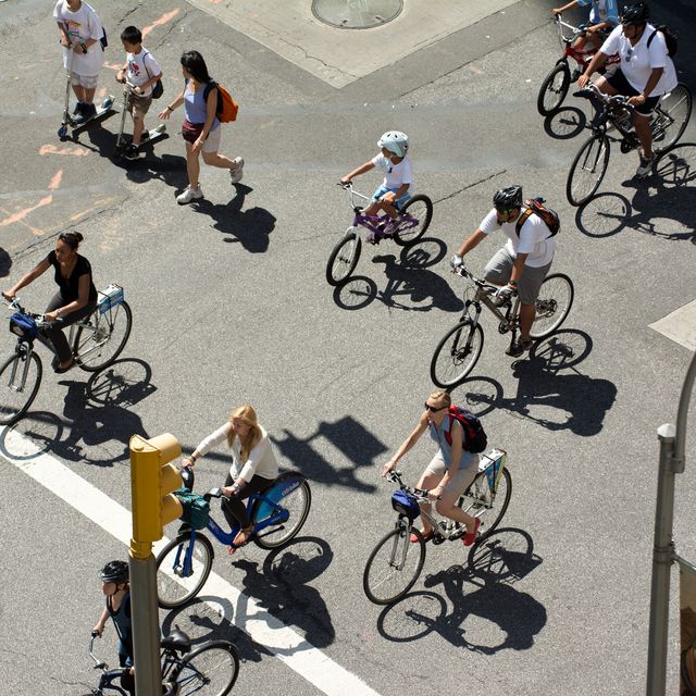 bicyclists on park avenue in new york city