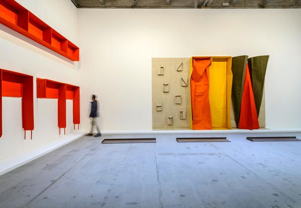 Franz Erhard Walther,Various works, 1975-1986, foto di Andrea Avezzù