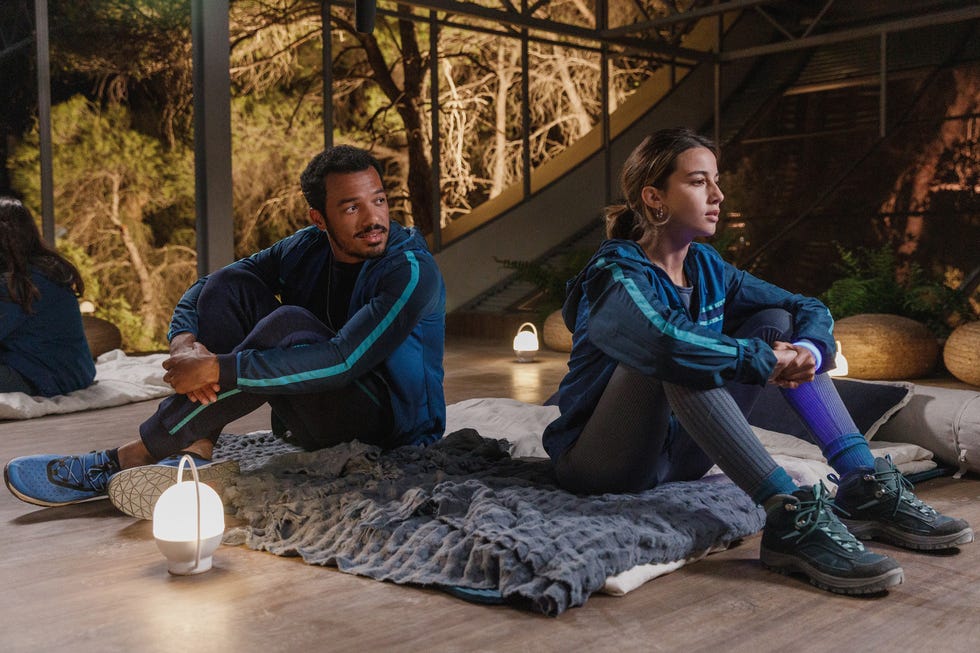 bienvenido a edÉn l to r sergio momo as nico, amaia aberasturi as zoa in episode 09 of bienvenido a edÉn cr lucia faraignetflix © 2021