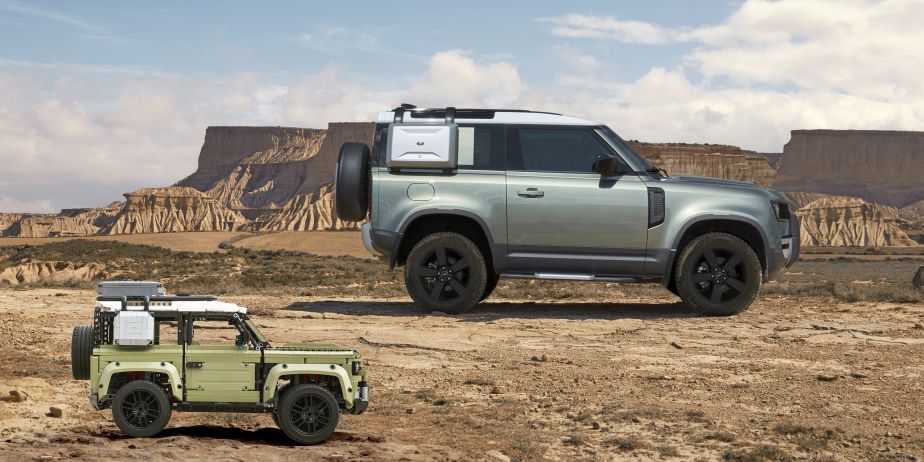 Land Rover Defender Technic Kit Has Equipment