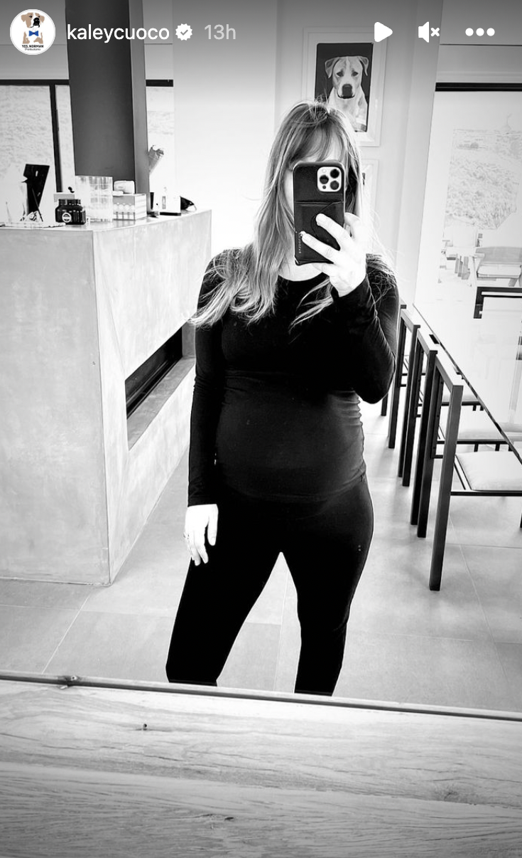 Kaley Cuoco geeft zwangerschapsupdate en toont haar baby bump