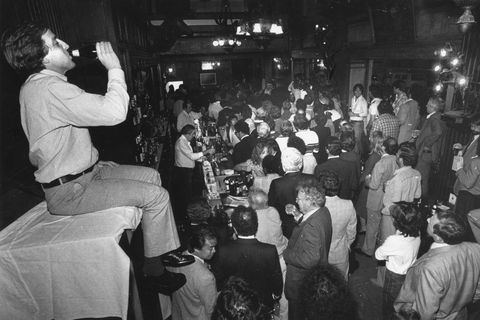 a big crowd at san francisco bar house of shields to watch a boxing match 1981  photo ran 09 17 1981 p 5
