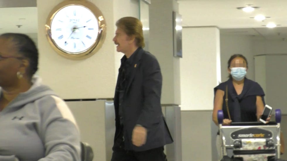 Bigote Arrocet en el aeropuerto de Miami