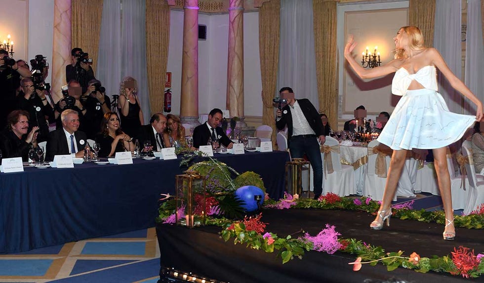 Bigote Edmundo Arrocet presenta vestidos en la gala Linda España 2018