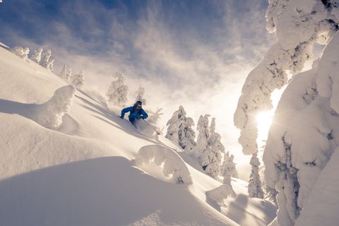 Snow, Geological phenomenon, Winter, Sky, Glacial landform, Winter sport, Recreation, Slope, Ski mountaineering, Extreme sport, 