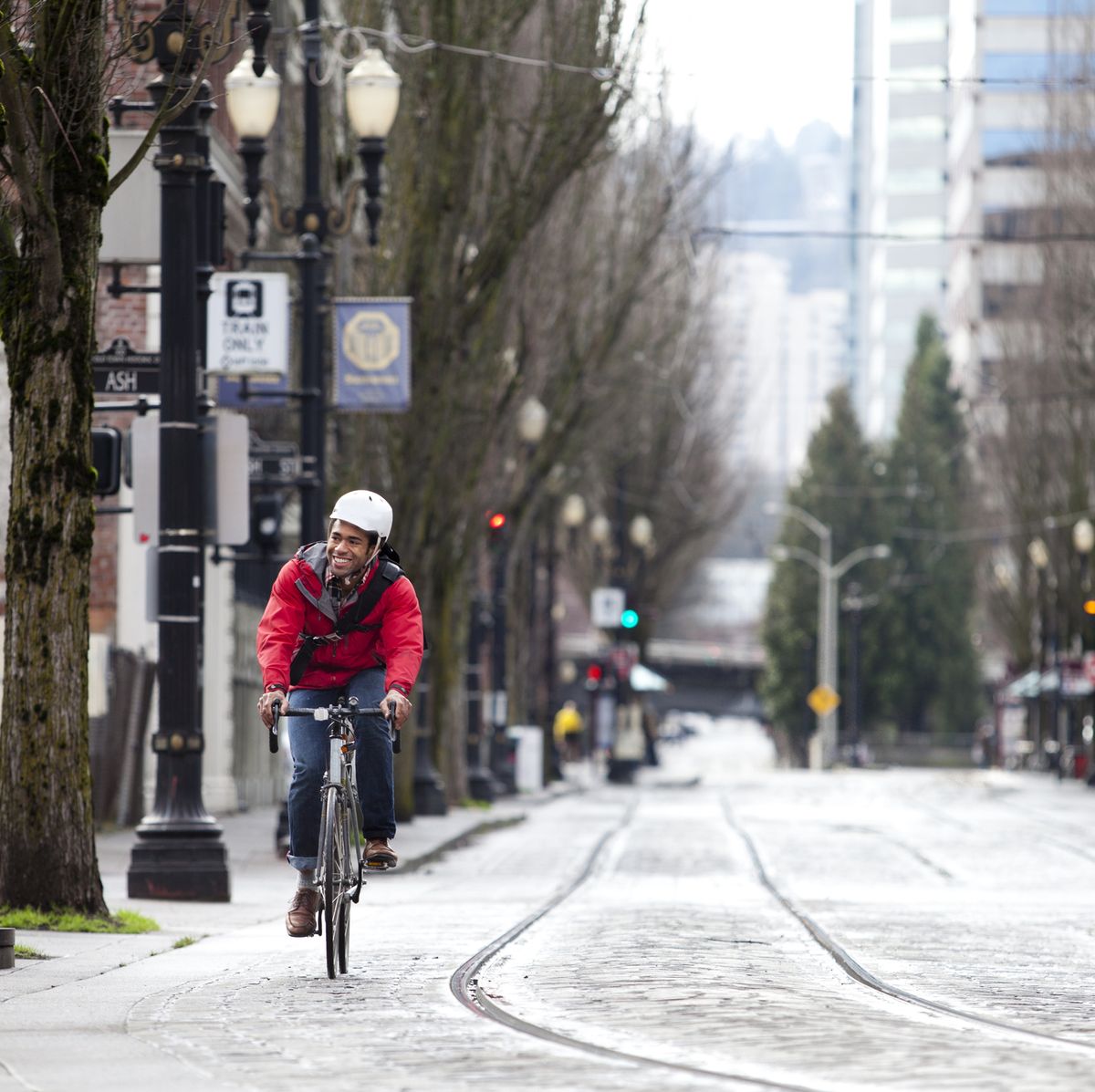 bike commuter in the city
