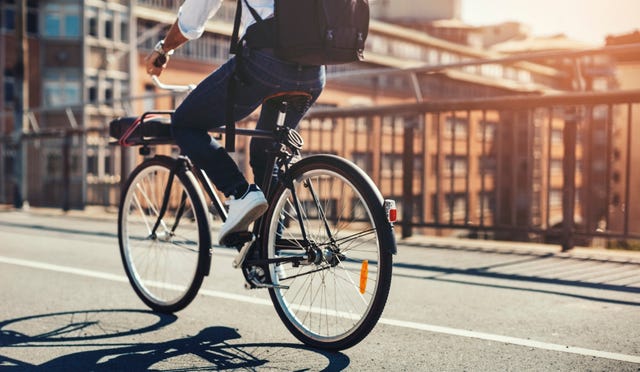 Riding bicycle. На работу на велосипеде.