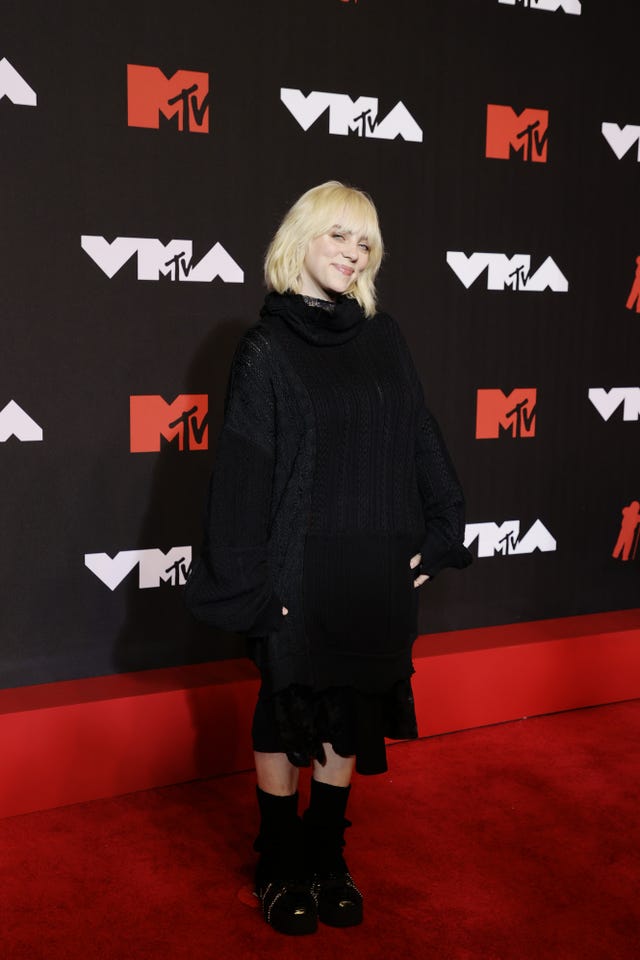 Billie Eilish Wears Black Oversized Turtleneck At The MTV VMAs