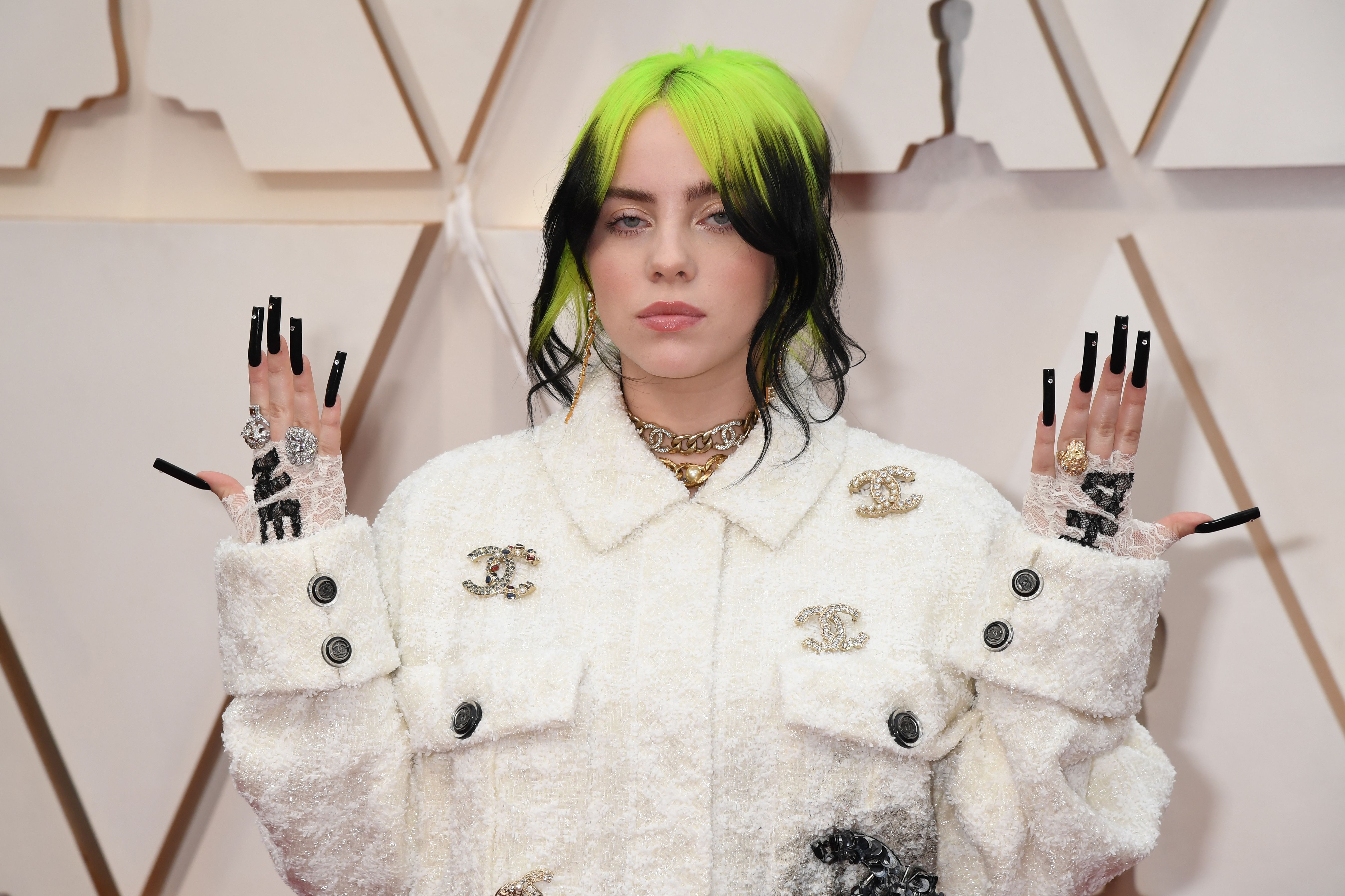 Billie Eilish's Blue Hair: Love it or Hate it? - wide 5