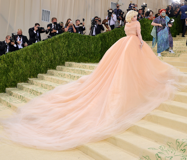 Billie Eilish's Met Gala dress is by Oscar De La Renta