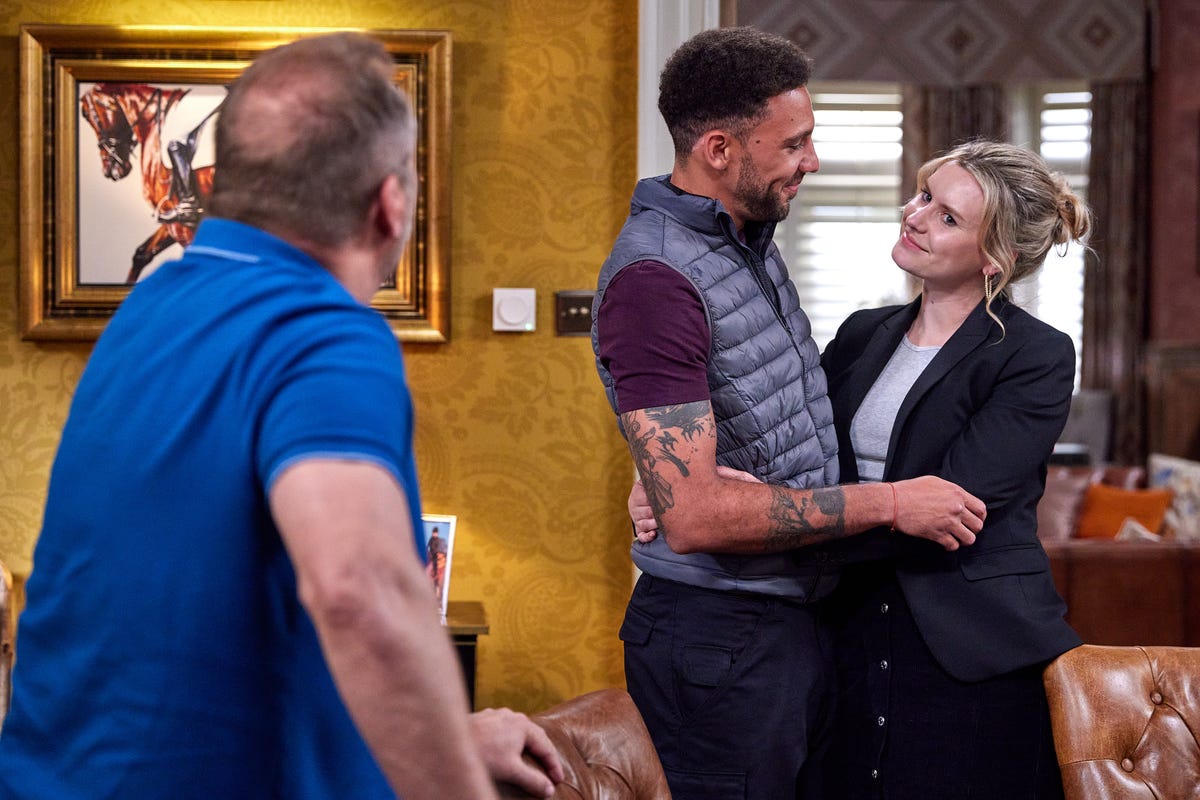 Emmerdale spoilers - Dawn announces that she's pregnant