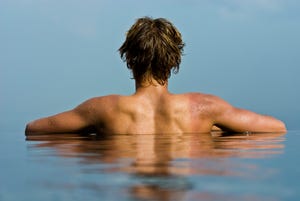 hombre en el agua