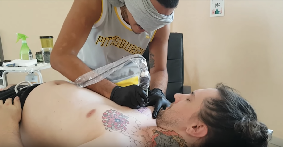 A Tattoo Artist Did the 'Bird Box' Challenge on His Client- Worst 'Bird  Box' Challenges