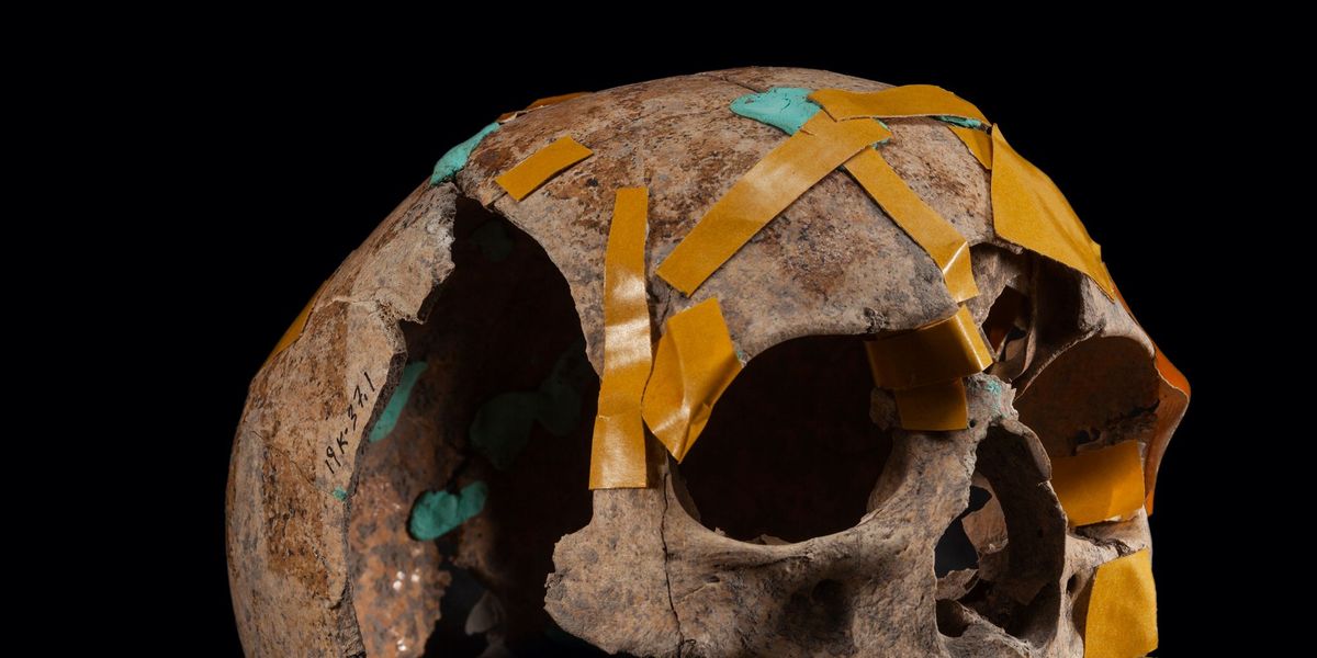 Circa 7700 jaar oude voorwerpen die zijn gevonden in Aktopraklk een neolithisch dorp in NoordwestTurkije bevatten aanwijzingen over de oudste landbouw Mede dankzij DNA uit de schedels van mensen die hier begraven liggen is de verspreiding van de vroegste akkerbouwers in Europa in kaart gebracht