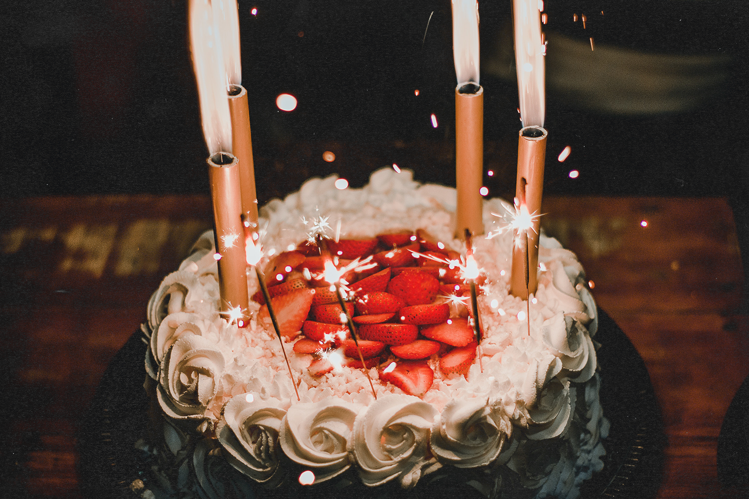 23 Birthday Date Ideas That Are Super Special and Romantic pic