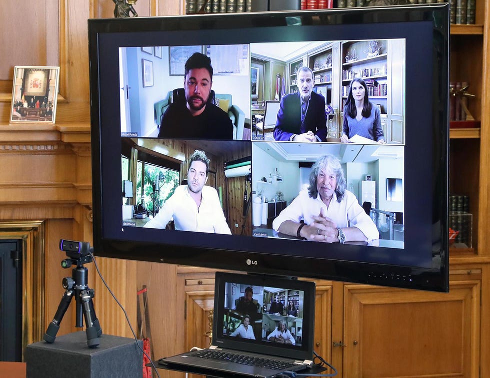 videoconferencia de felipe y letizia con david bisbal, josé mercé y miguel Ángel poveda