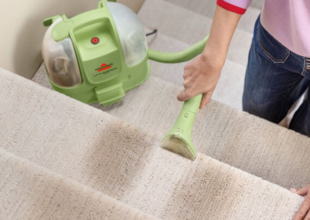bissell little green mini in action