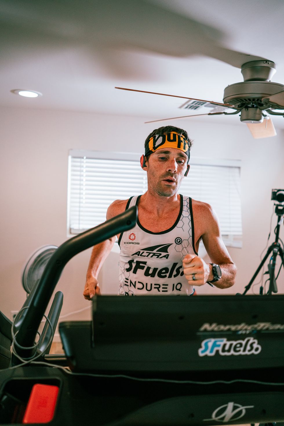 zach bitter on the treadmill during his 100 mile treadmill record run bitter switched between two machines throughout his run so they wouldn’t time out and for variety