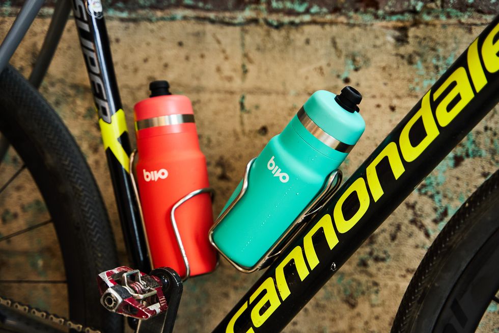 red and blue bivo water bottles on cannondale bike