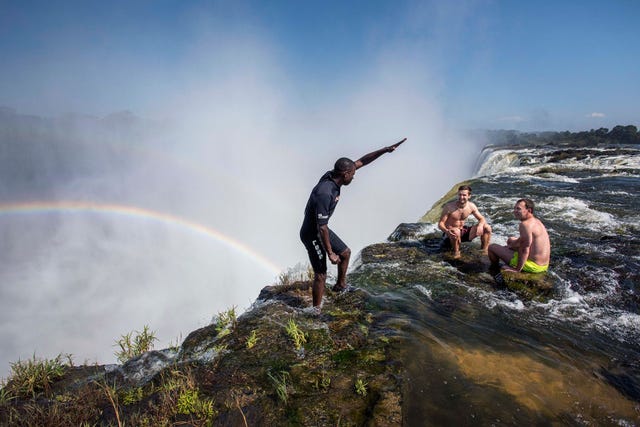 bommetjes maken in devil’s pool, victoriawatervallen