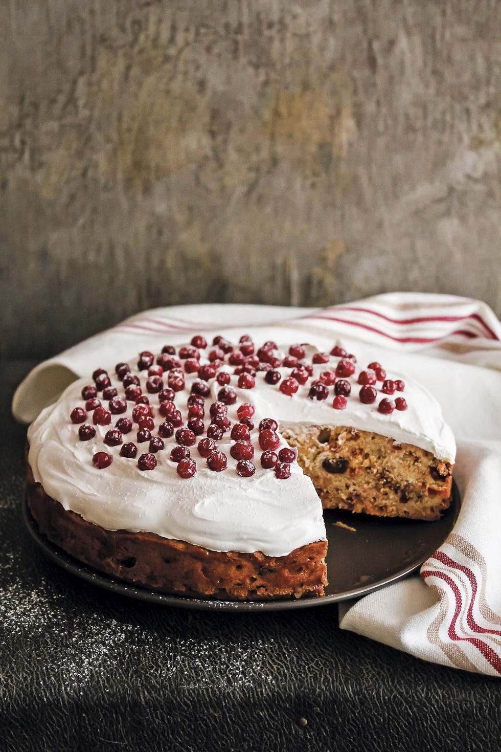 bizcocho de frutos rojos y merengue