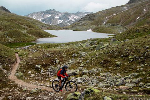 Mountainous landforms, Cycling, Cycle sport, Mountain, Mountain bike, Highland, Bicycle, Outdoor recreation, Mountain range, Mountain biking, 