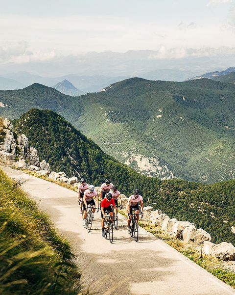 Cycling, Mountainous landforms, Bicycle, Mountain range, Outdoor recreation, Cycle sport, Mountain, Sky, Vehicle, Recreation, 