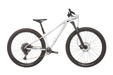 Land vehicle, Bicycle, Bicycle wheel, Bicycle part, Vehicle, Bicycle tire, Bicycle frame, Spoke, Mountain bike, Bicycle stem, 