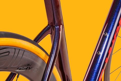Bicycle wheel, Bicycle frame, Bicycle part, Bicycle tire, Bicycle, Vehicle, Yellow, Spoke, Hybrid bicycle, Bicycle fork, 