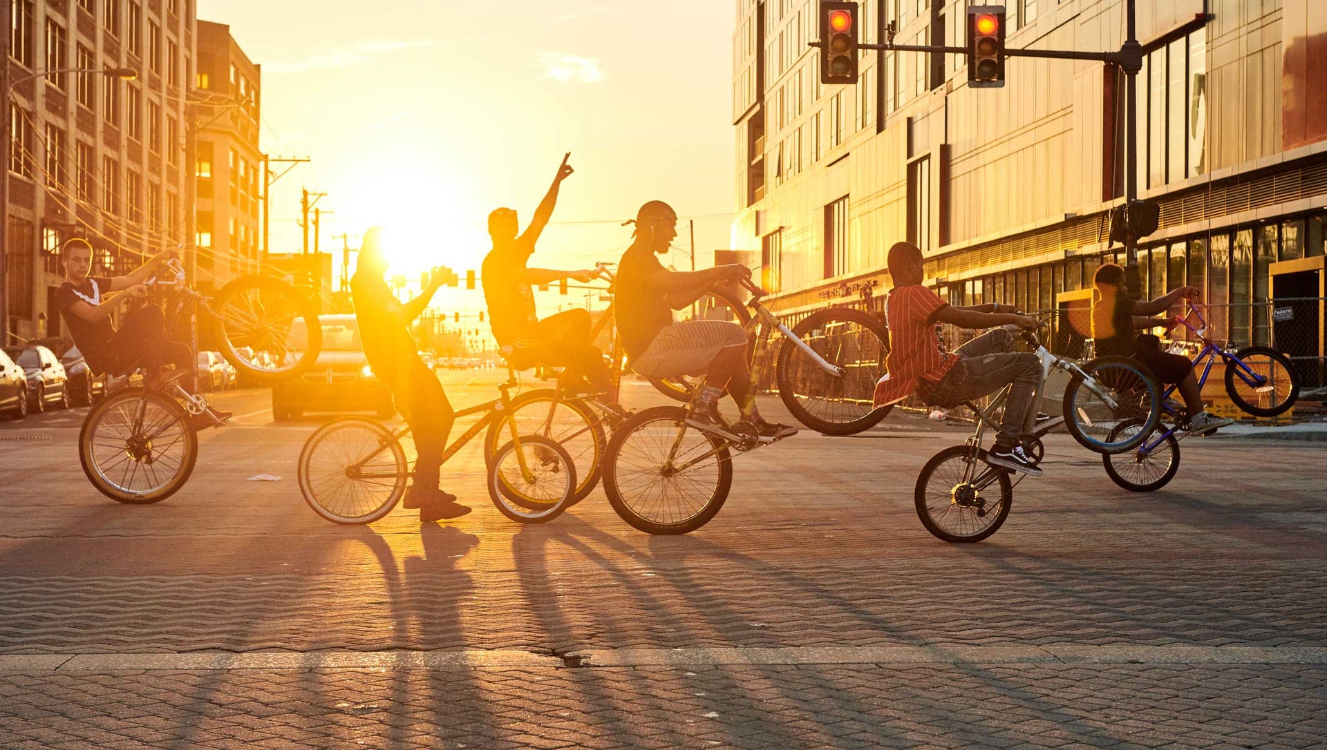 Yellow, Bicycle, Vehicle, Light, Orange, Mode of transport, Urban area, Sunlight, Morning, Sky, 