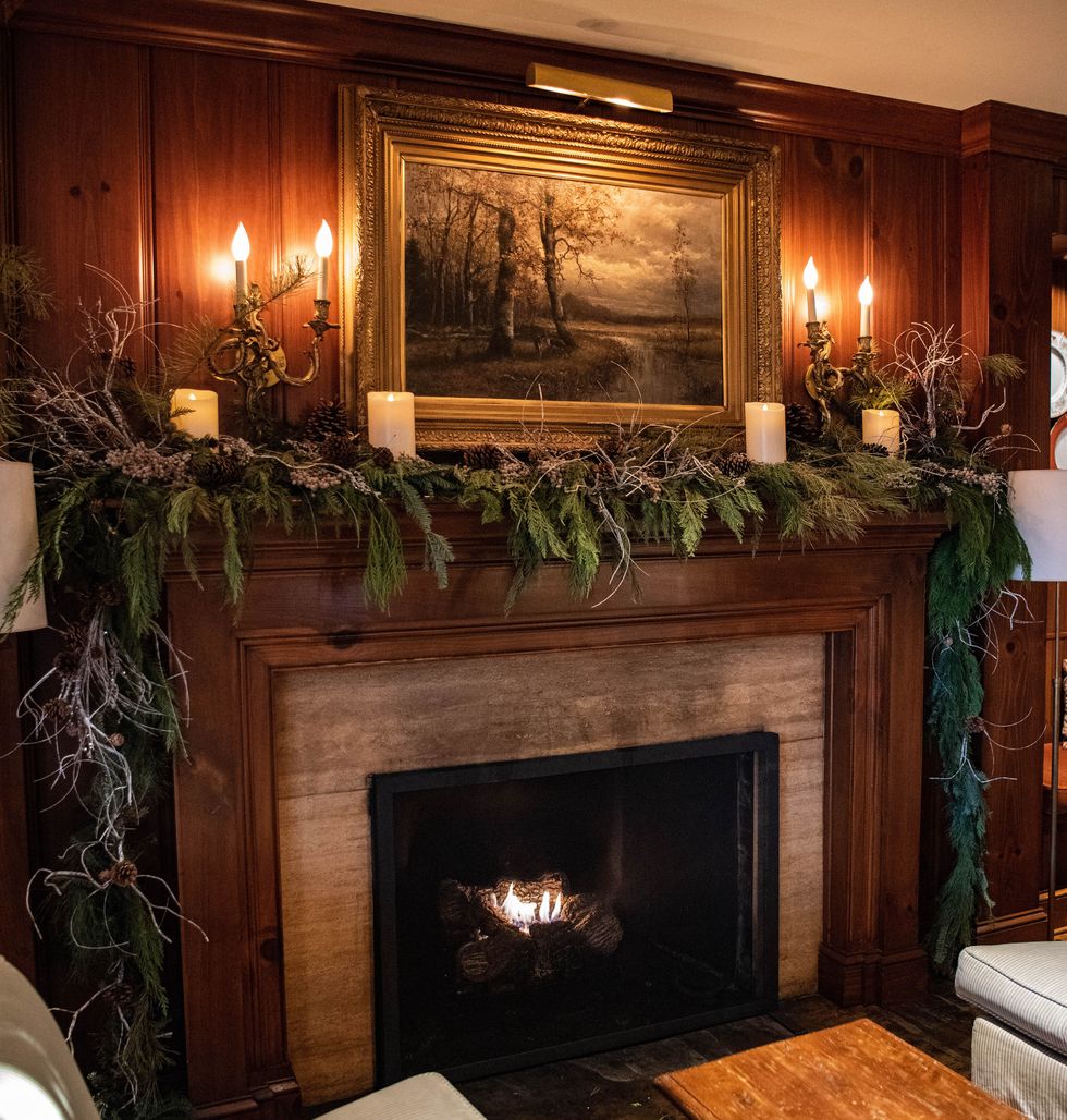 40 Best Christmas Mantel and Fireplace Décor Ideas