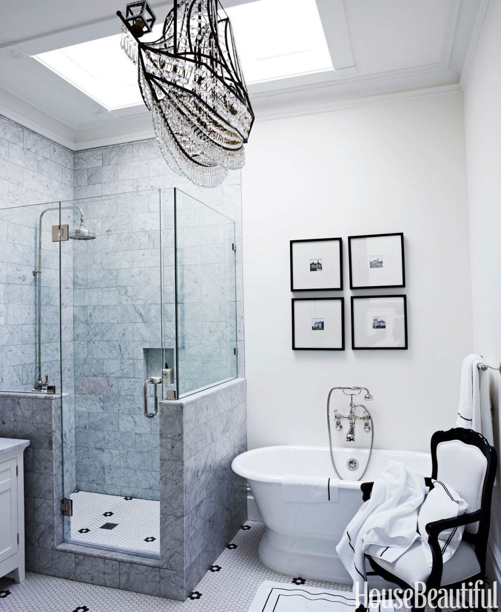 10 Unique Ways to Incorporate Black into Your Bathroom Design 