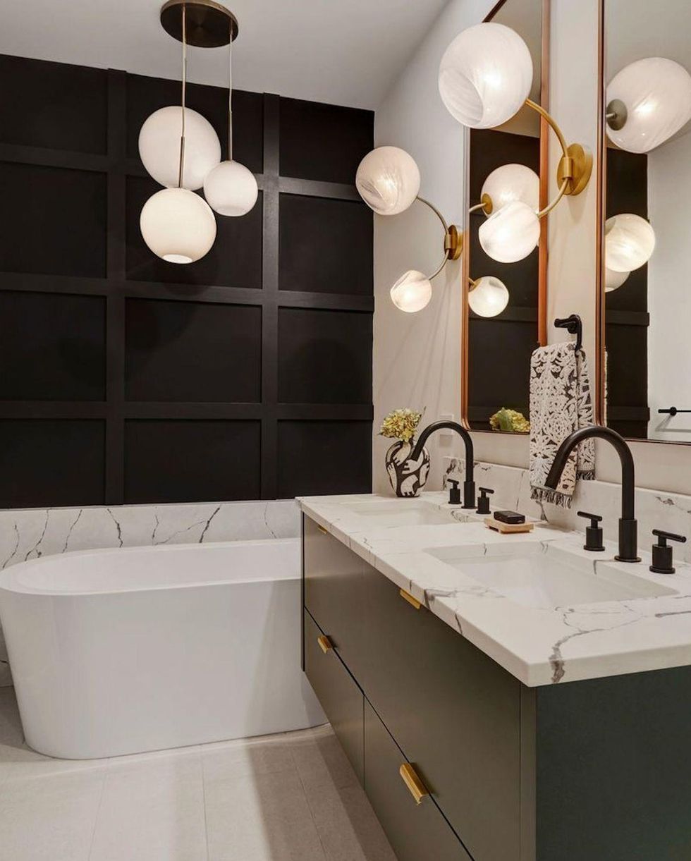 Black and white offers timeless bathroom decor
