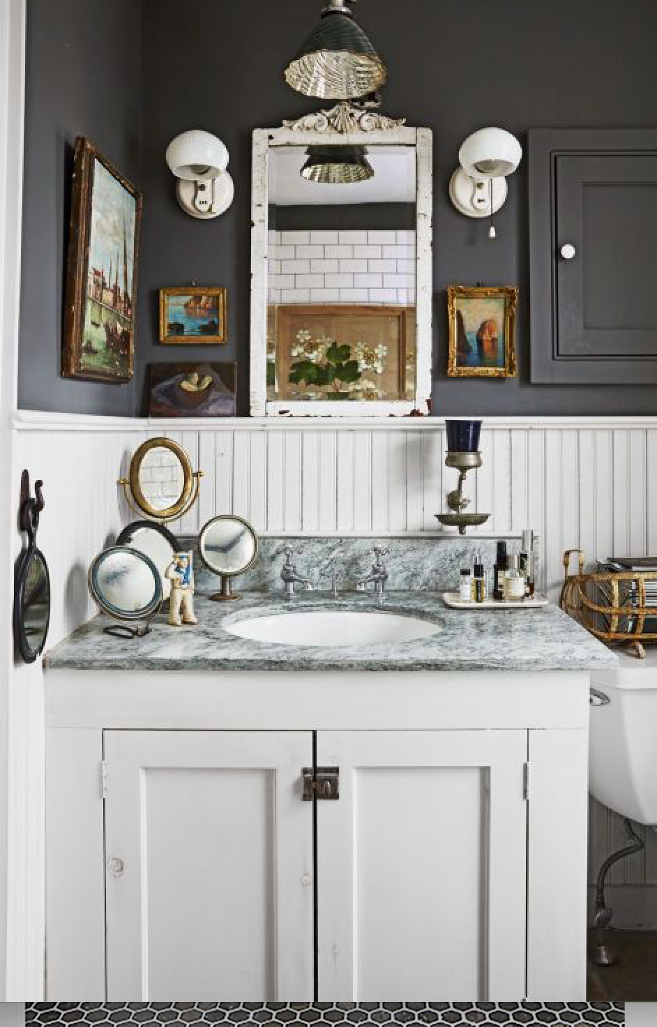 Black Bathrooms: A Dramatic and Sophisticated Look