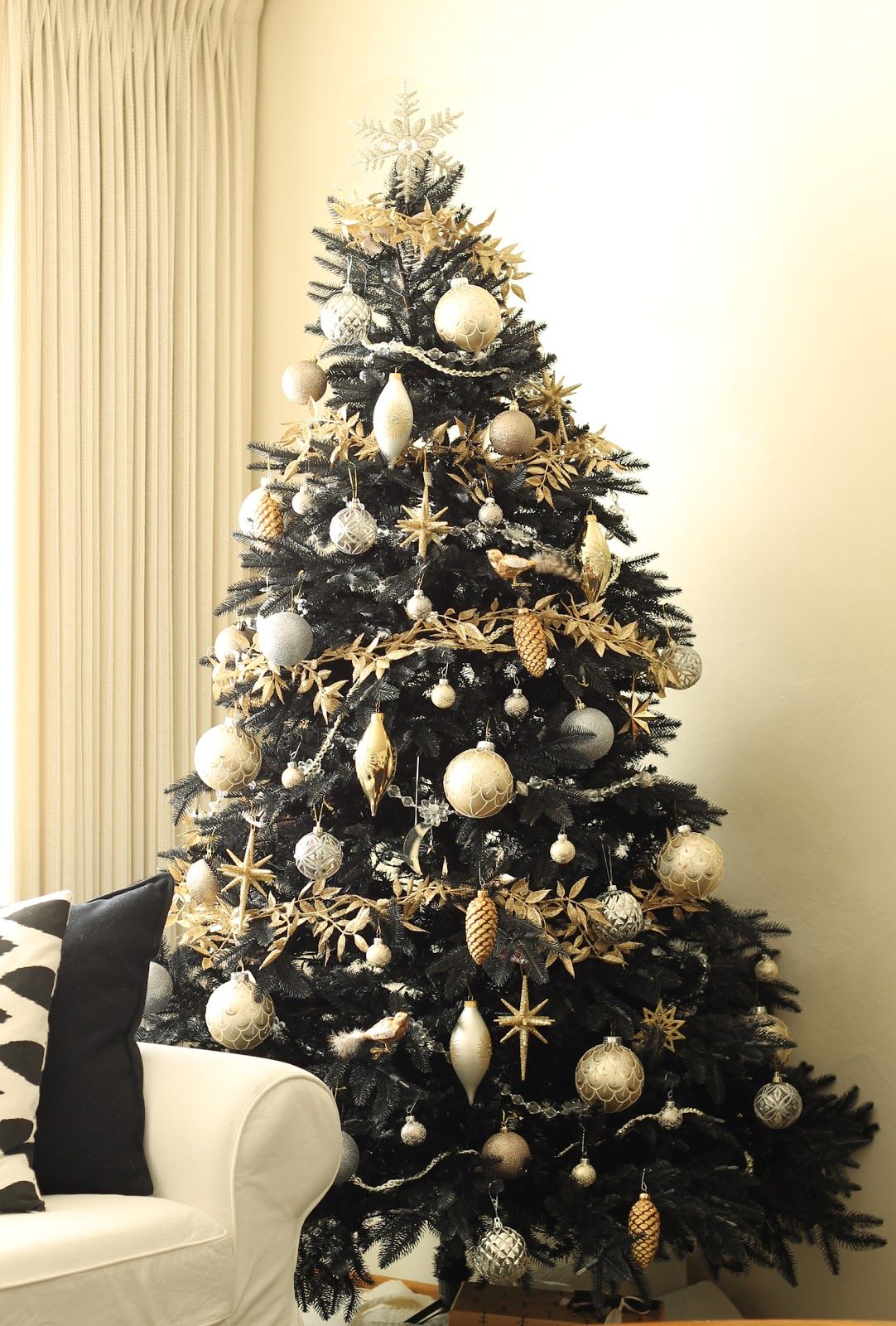 18 Best Black Christmas Tree Ideas - Decorate Black Christmas Trees