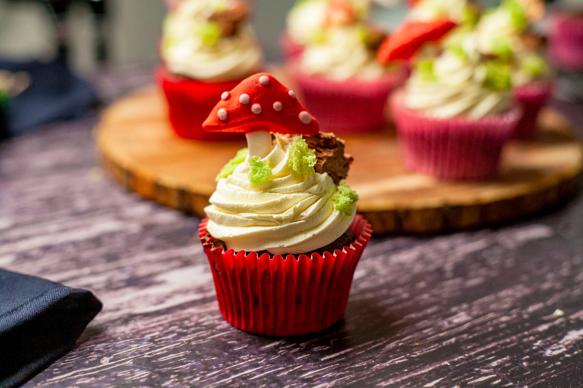 Air Fryer Christmas Cupcakes - Fork To Spoon