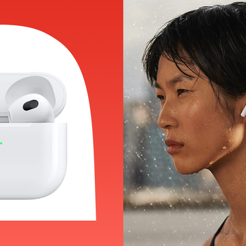 swimmer wearing apple airpods