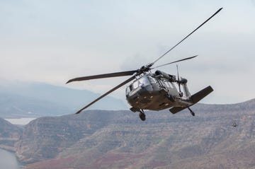 uh 60 black hawk military helicopter flying
